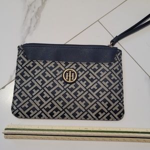Tommy Hilfiger Patterned Wristlet